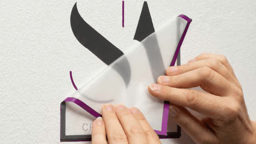 Les 6 étapes pour réussir la pose d'un sticker adhésif décoratif PVC